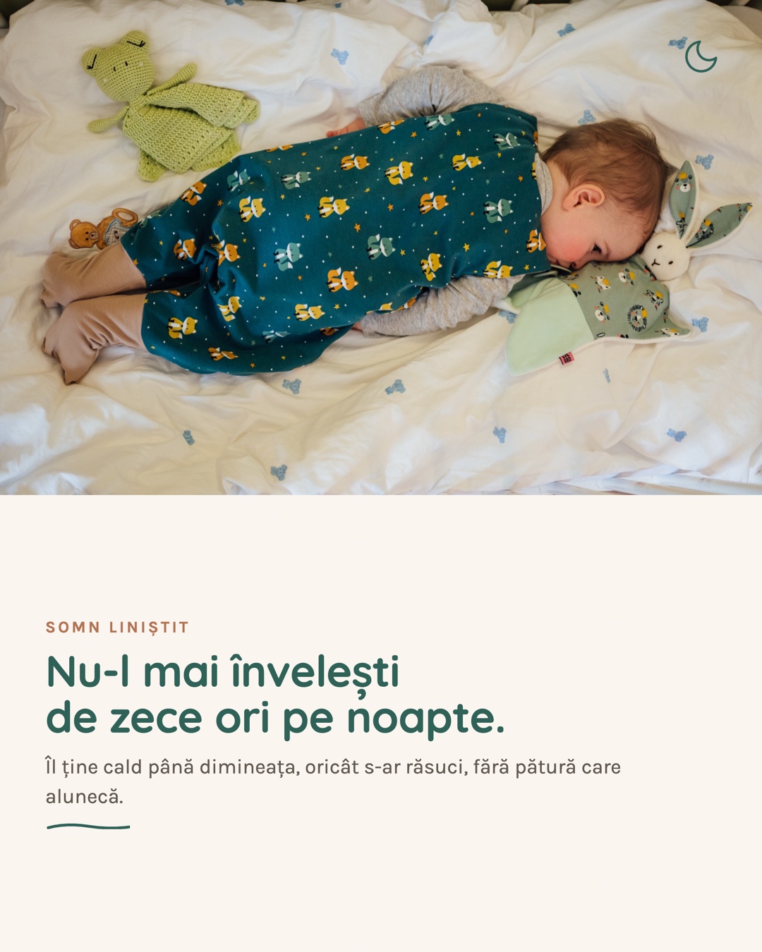 Bebeluș într-un sac de dormit cu picioare LilBro, cu imprimeu cu vulpițe